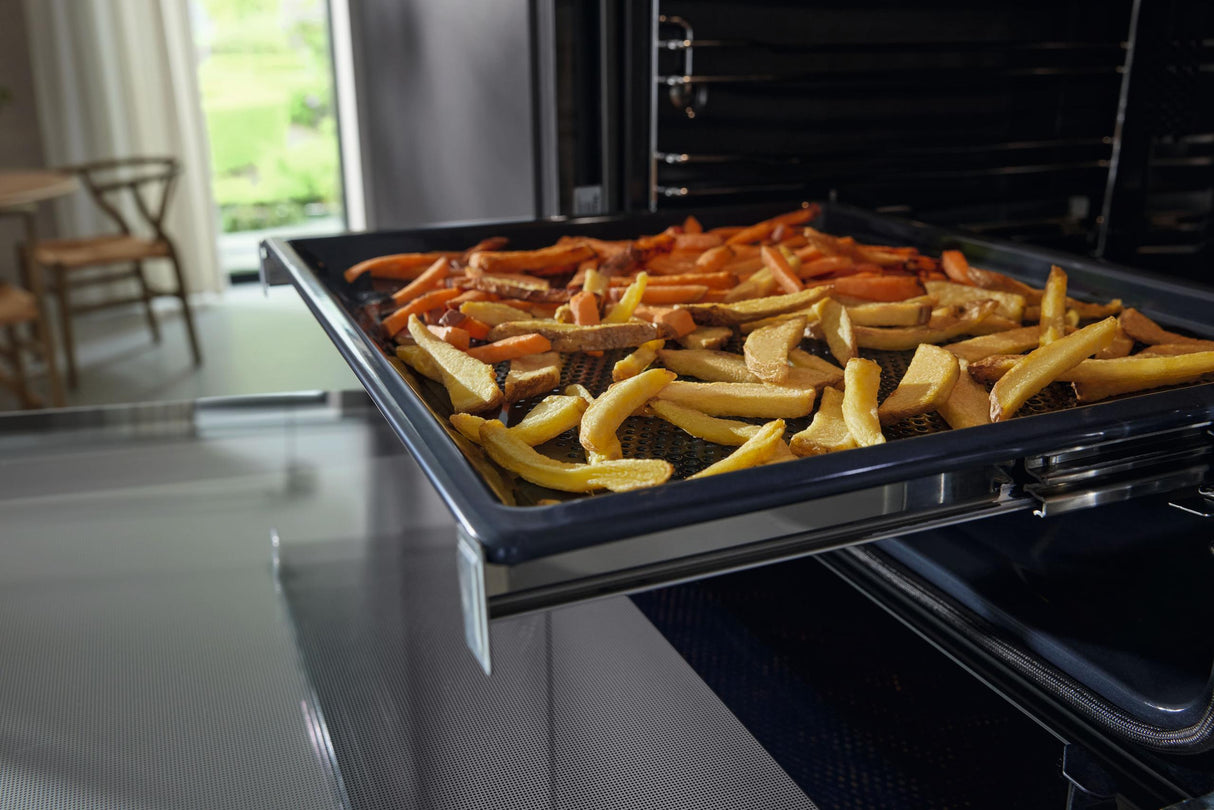 Gourmet baking and AirFry tray, perforated - for everything that is crunchy and crisp.