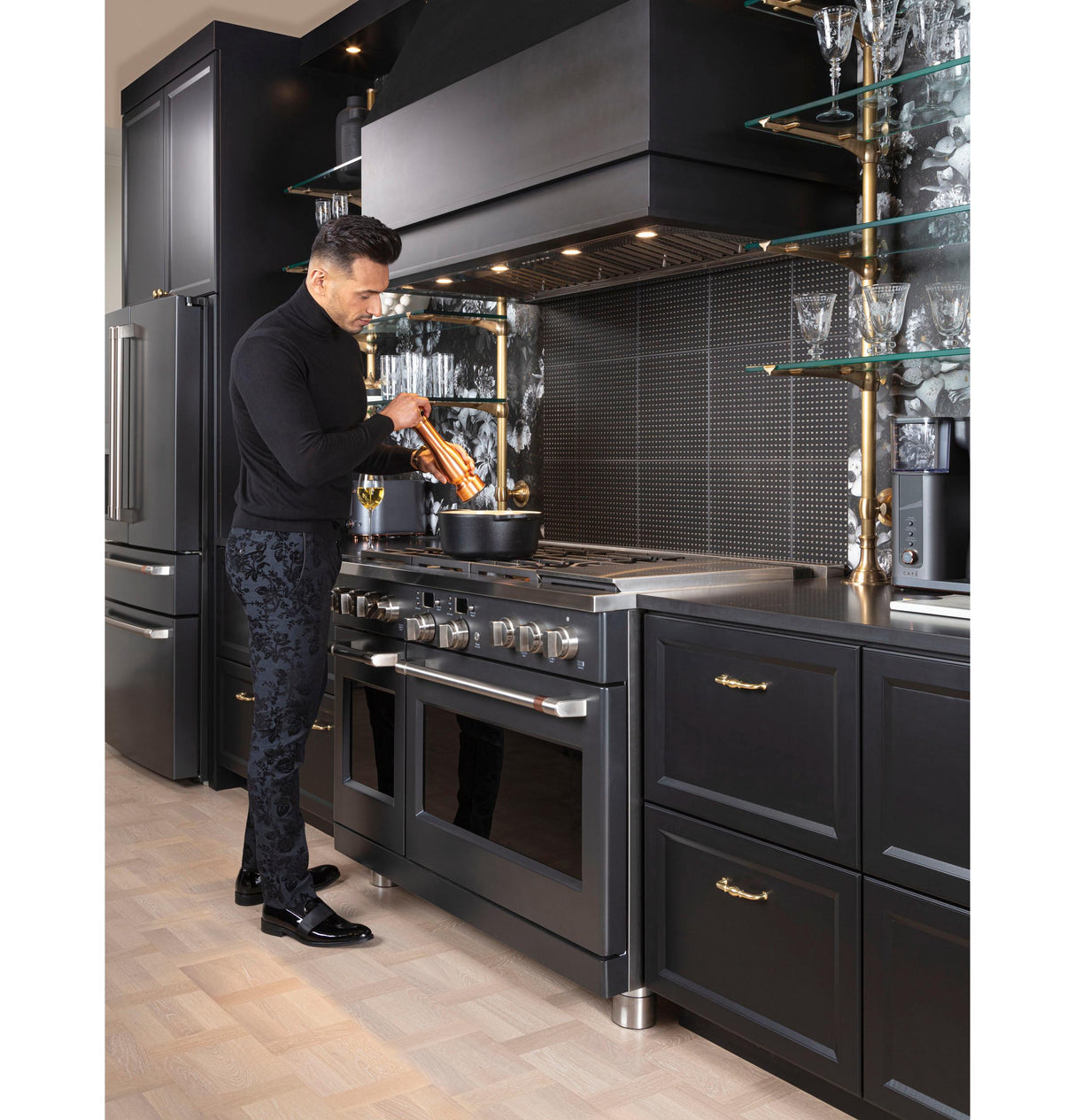 Café™ 48" Smart Dual-Fuel Commercial-Style Range with 6 Burners and Griddle (Natural Gas)