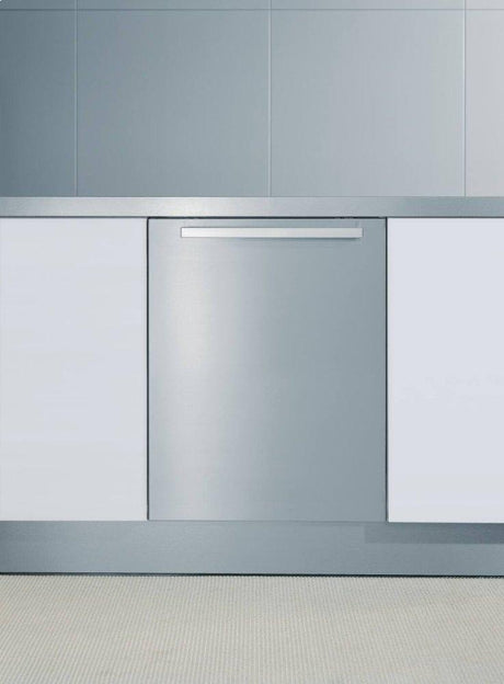 GFVi 609/77-1 - Int. front panel: W x H, 24 x 30 in Clean Touch Steel™ with handle in Classic Design for integrated dishwashers.