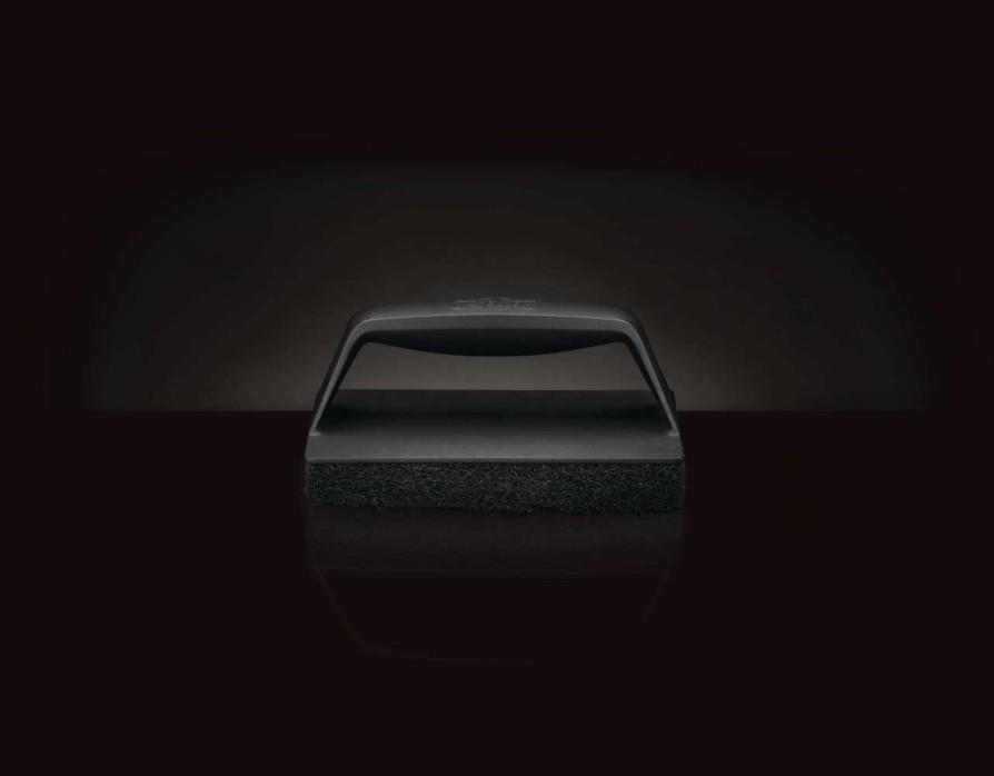 Abrasive Scrubber for Porcelain Coated Cast Iron Cooking Grids