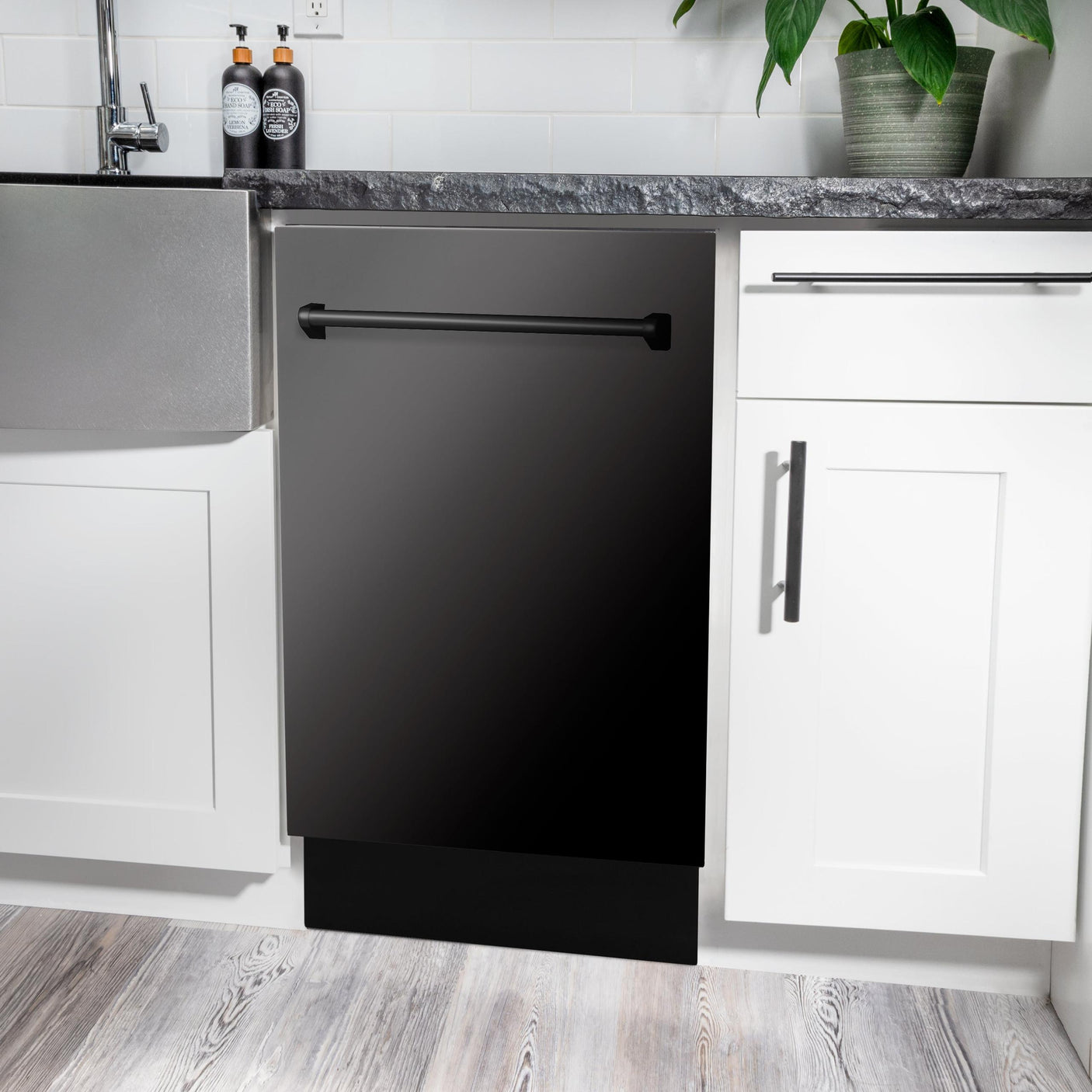 ZLINE 18" Tallac Series 3rd Rack Top Control Dishwasher with Traditional Handle, 51dBa [Color: Black Stainless Steel]