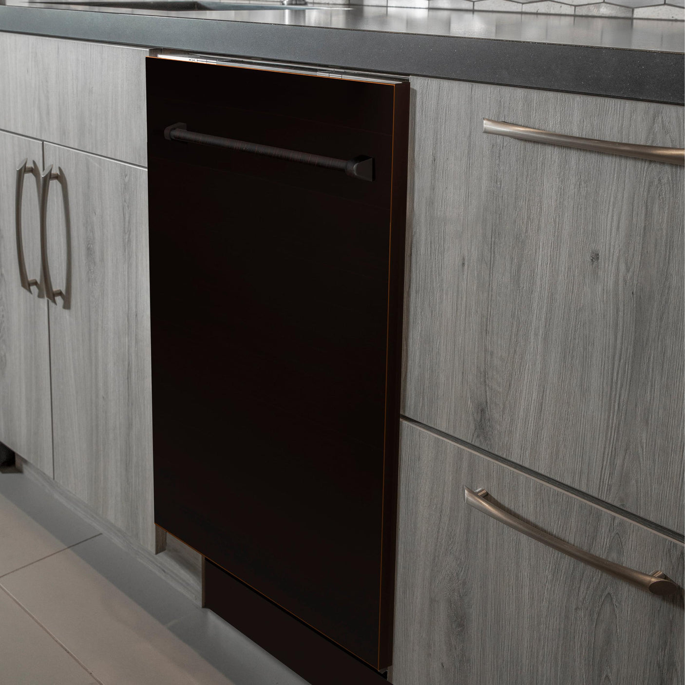 ZLINE 24 in. Top Control Dishwasher with Stainless Steel Tub and Traditional Style Handle, 52dBa (DW-24) [Color: Oil Rubbed Bronze]
