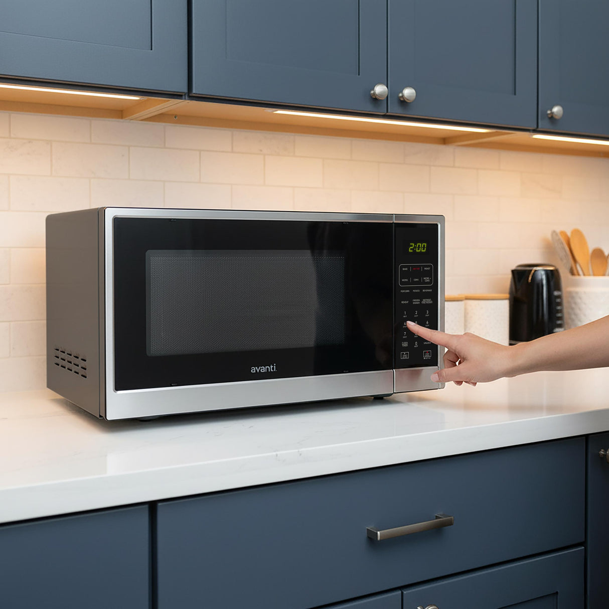 Avanti Microwave Air Fry, Convection Oven 3-in-1, 1.3 cu. ft. Capacity, in Black/Stainless Steel (MTAF130K3S)
