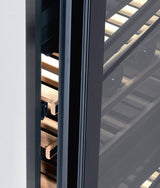 KWT 6832 SGS - Freestanding wine storage unit FlexiFrame and SommelierSet for the perfect enjoyment of your wine.