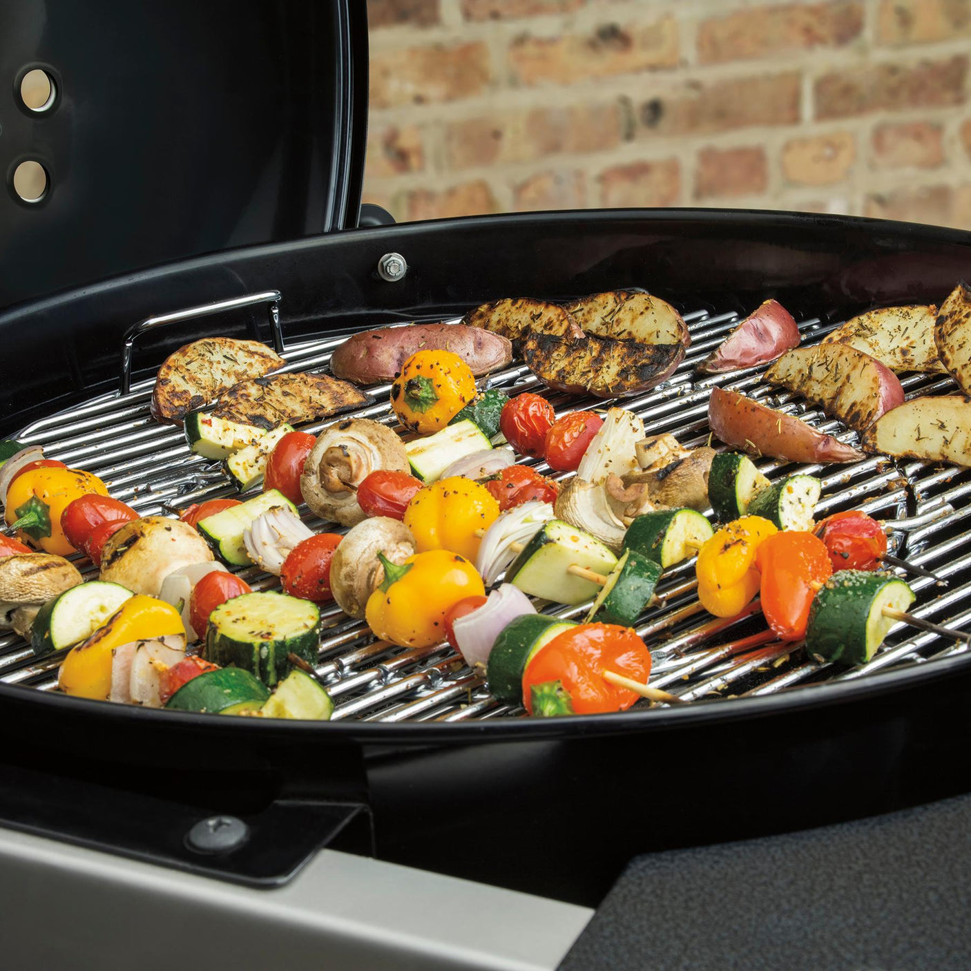 Performer Deluxe Charcoal Grill 22" - Black