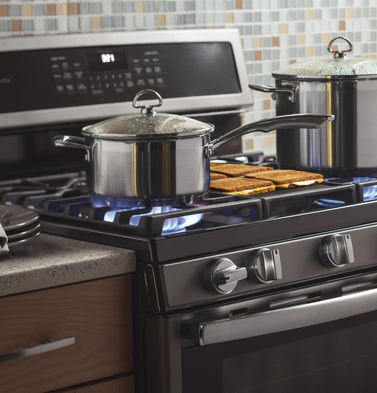 GE Profile™ 30" Free-Standing Gas Double Oven Convection Range