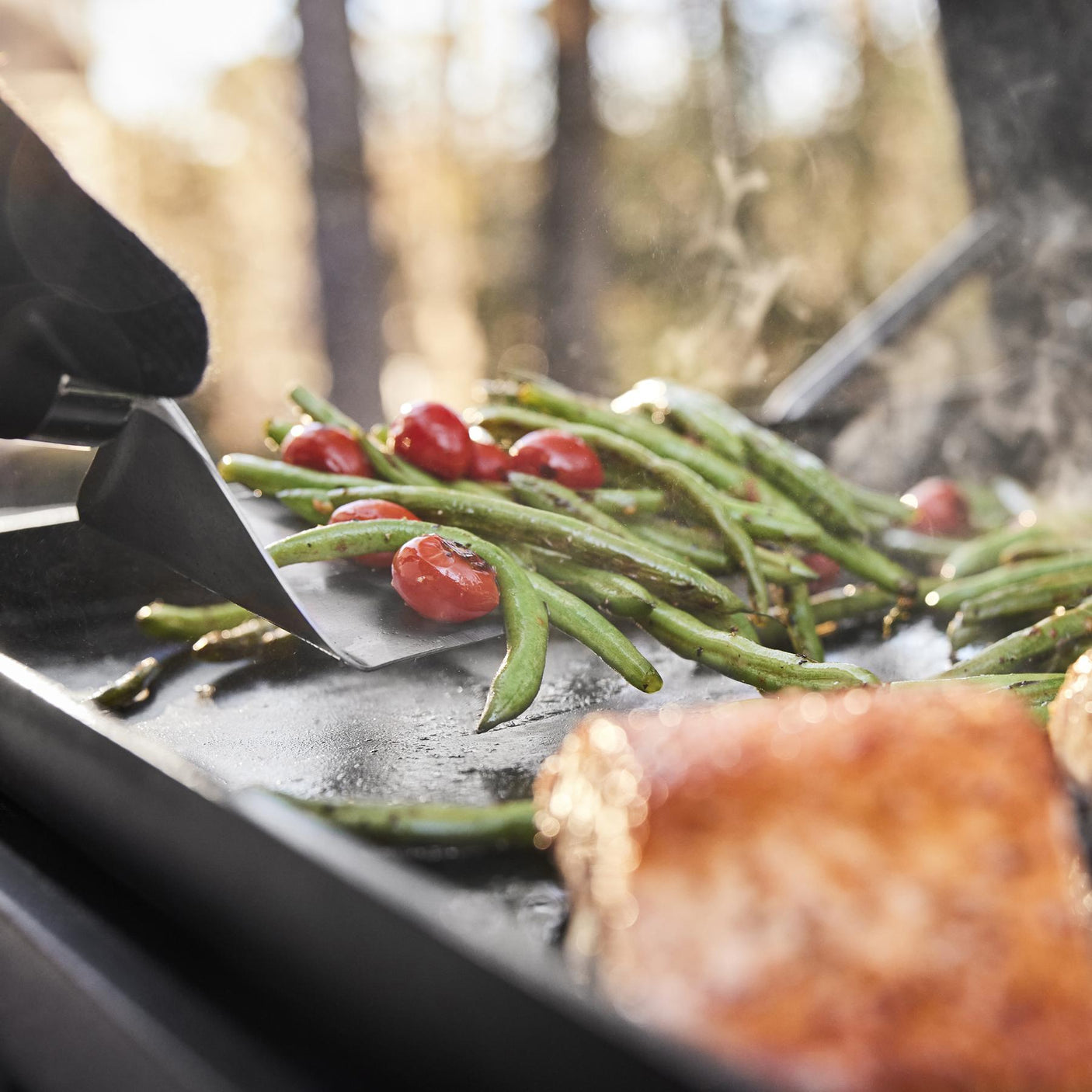 Slate® 30" Rust-Resistant Griddle with Extendable Side Table (Liquid Propane) - Black