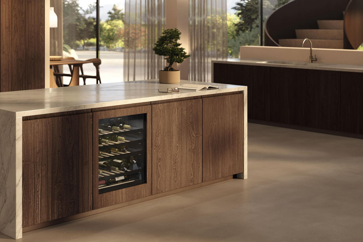 KWTUS 7172 F - Built-under wine storage unit with FlexiFrame, ActiveHumidity, and NoteBoard in a compact design.