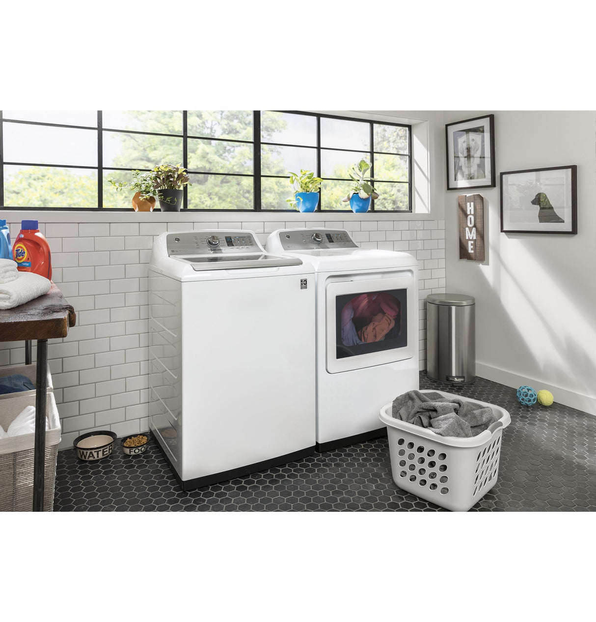 GE® 7.4 cu. ft. Capacity Smart aluminized alloy drum Gas Dryer with HE Sensor Dry