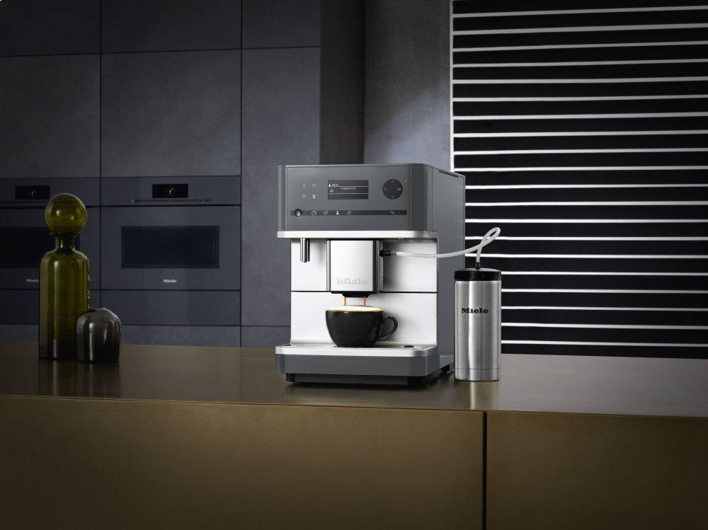 CM 6350 - Countertop coffee machine with OneTouch for Two feature and integrated cup warmer for perfect coffee.
