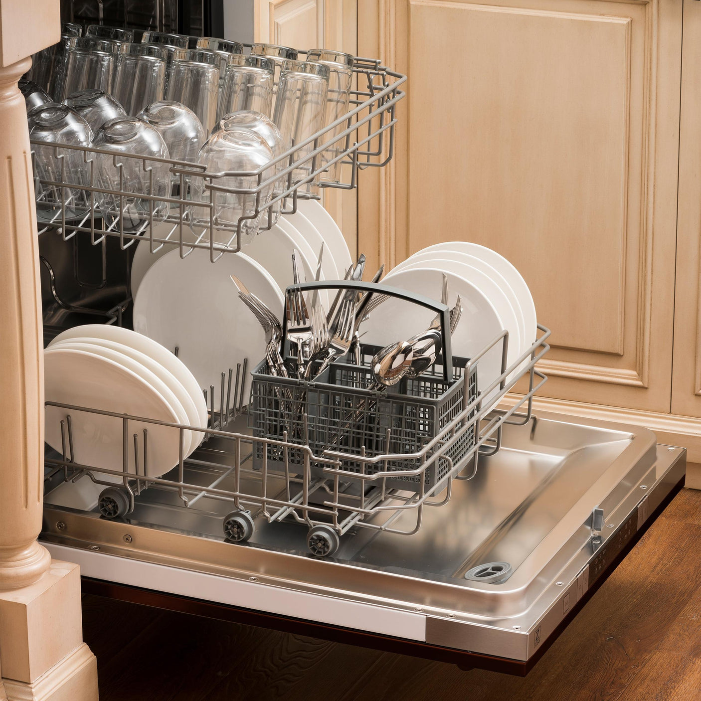 ZLINE 24 in. Top Control Dishwasher with Stainless Steel Tub and Traditional Style Handle, 52dBa (DW-24) [Color: Oil Rubbed Bronze]