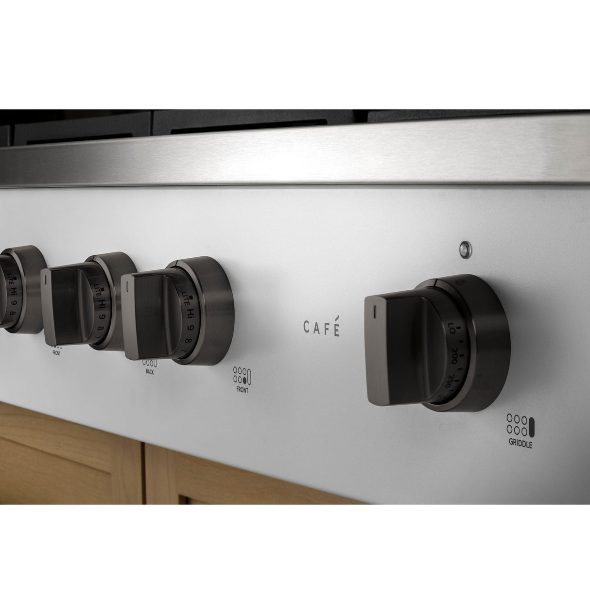 Café™ 48" Commercial-Style Gas Rangetop with 6 Burners and Integrated Griddle (Natural Gas)