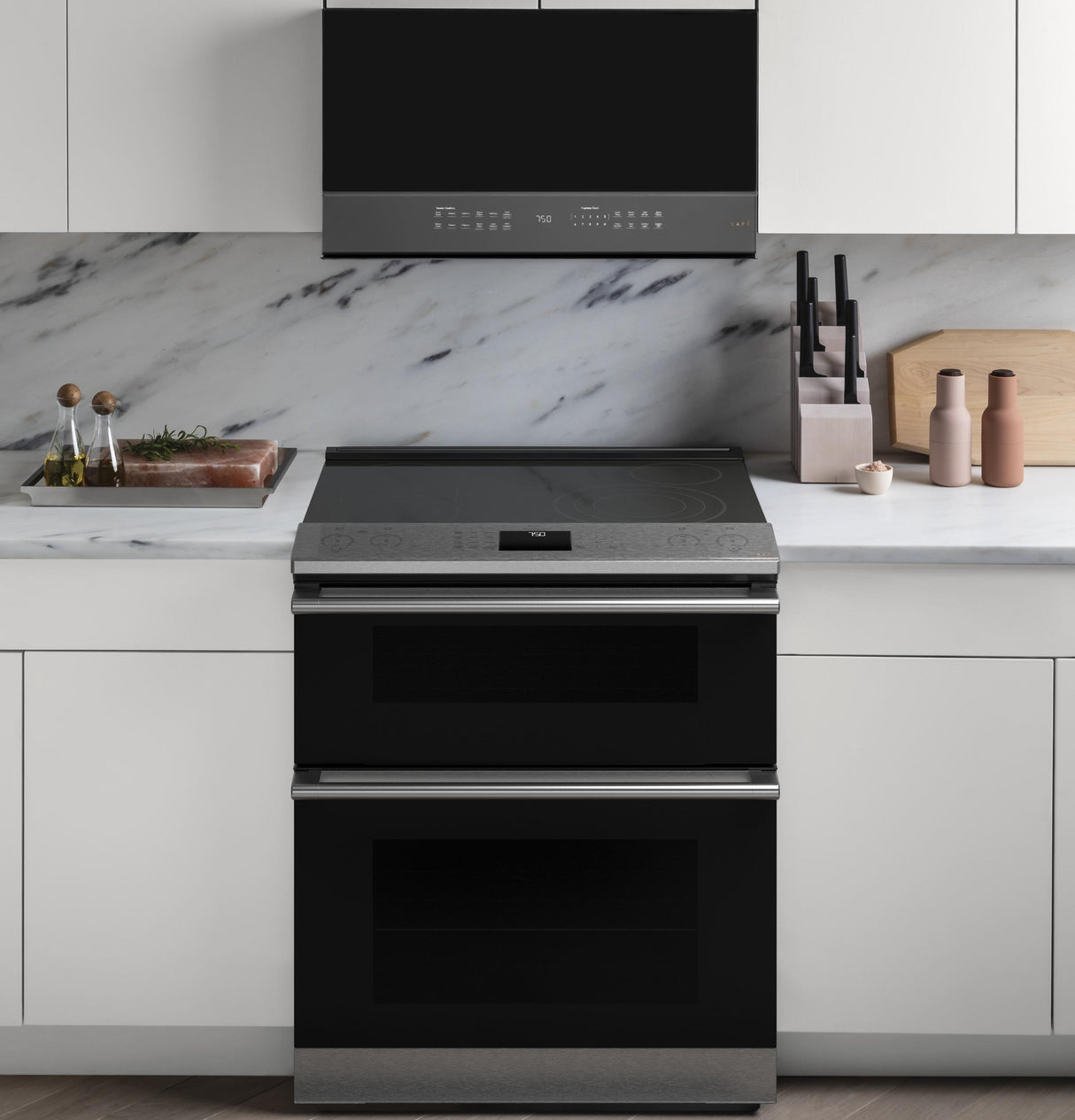 CAF(EBACK)™ 30" Smart Slide-In, Front-Control, Radiant and Convection Double-Oven Range in Platinum Glass