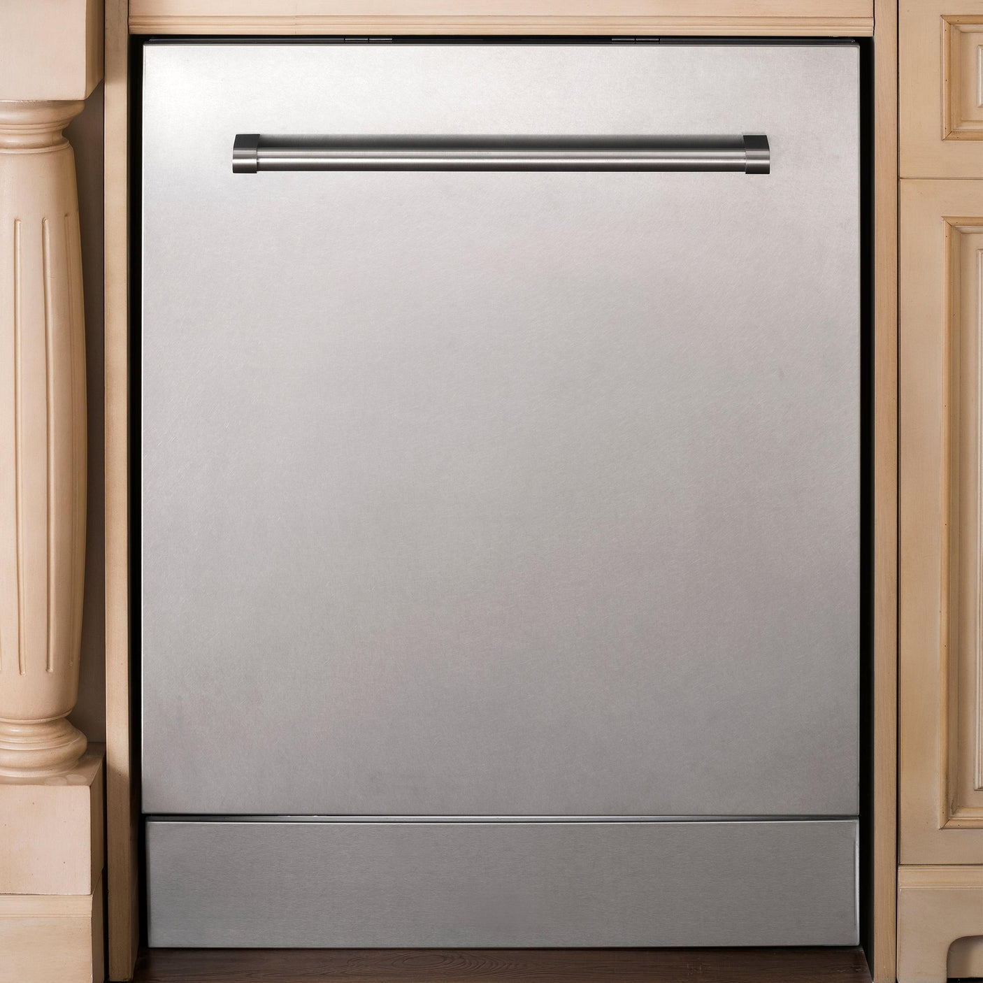 ZLINE 24 in. Top Control Dishwasher with Stainless Steel Tub and Traditional Style Handle, 52dBa (DW-24) [Color: DuraSnow Stainless Steel]