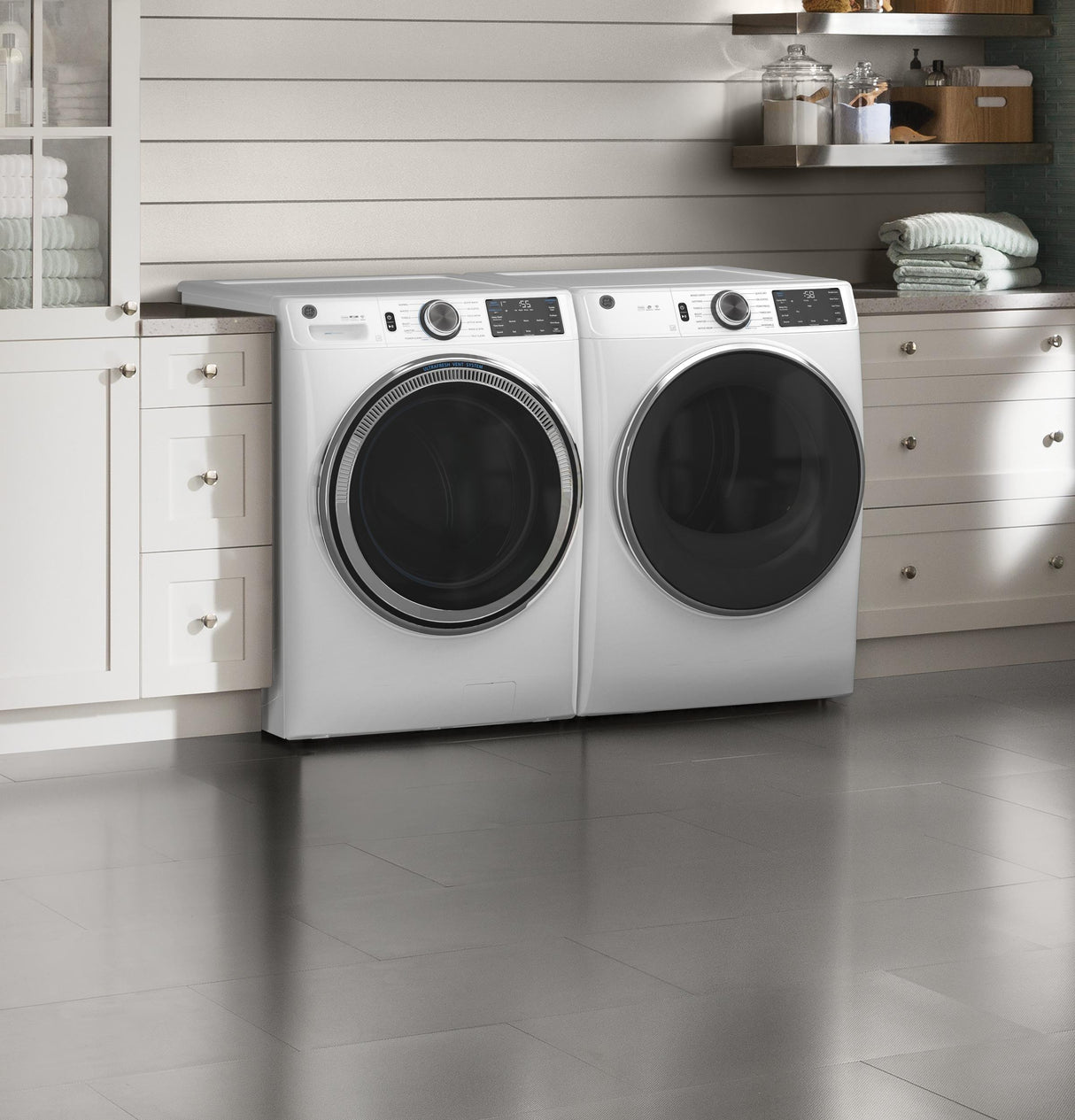 GE® ENERGY STAR® 7.8 cu. ft. Capacity Smart Front Load Gas Dryer with Steam and Sanitize Cycle