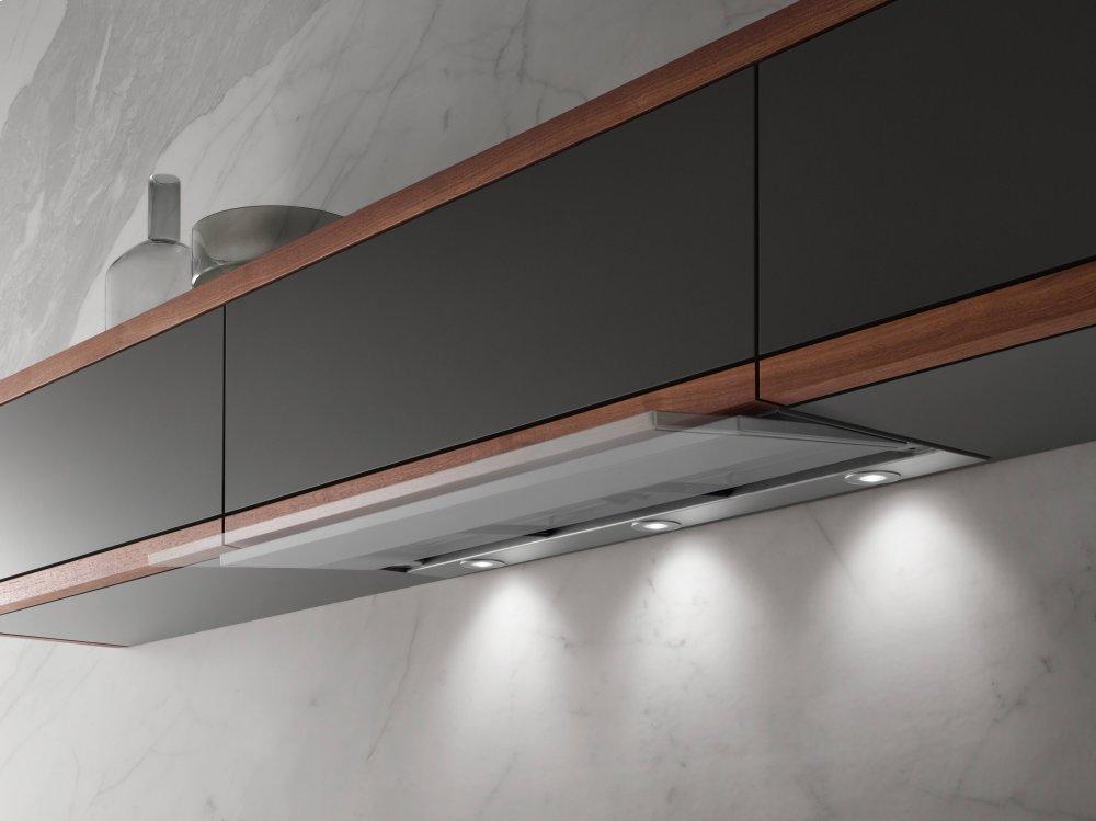 DA 3698 - Built-in ventilation hood with motorized pull-out canopy for maximum convenience.