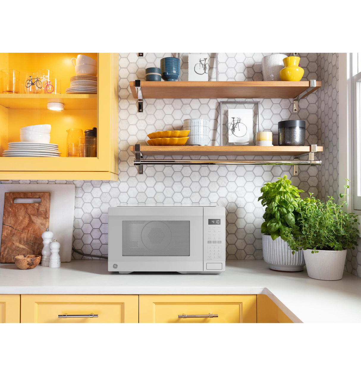 GE® 1.0 Cu. Ft. Capacity Countertop Convection Microwave Oven with Air Fry