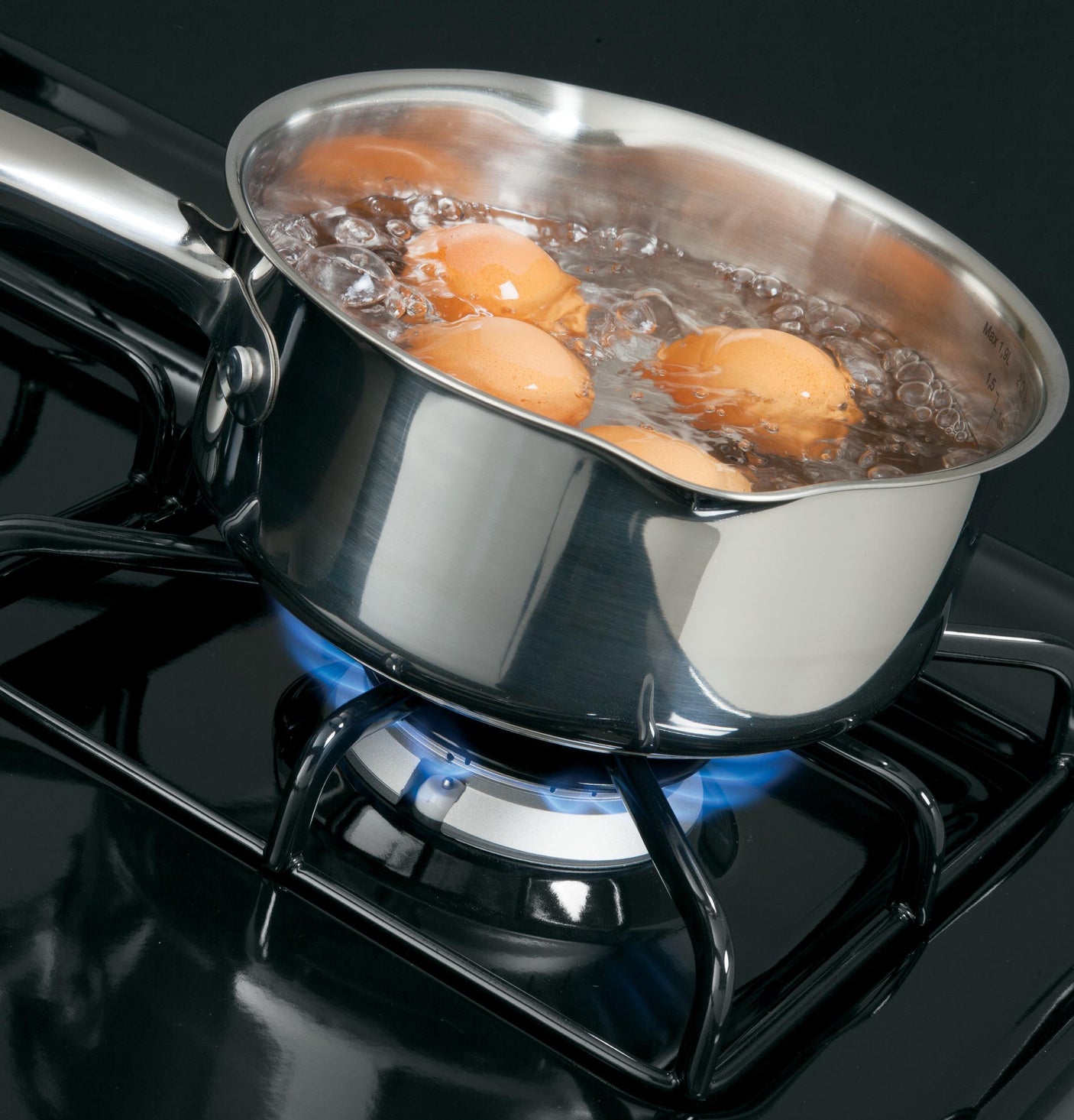 Hotpoint® 30" Free-Standing Standard Clean Gas Range