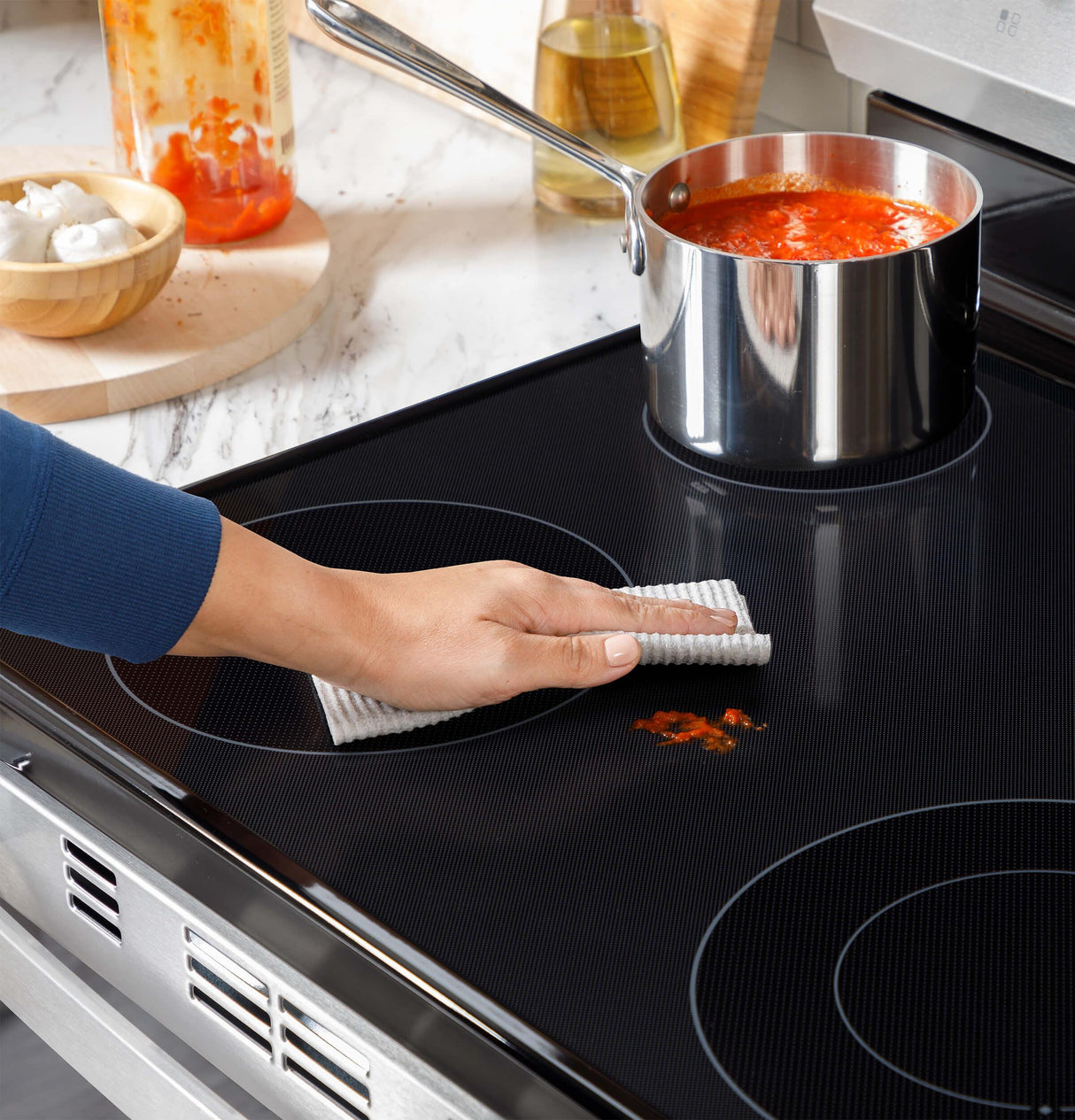 GE® ENERGY STAR® 30" Free-Standing Electric Range with Crisp Mode