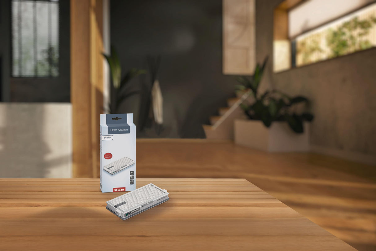 HEPA AirClean Filter with TimeStrip® - safely traps fine dust and allergens.