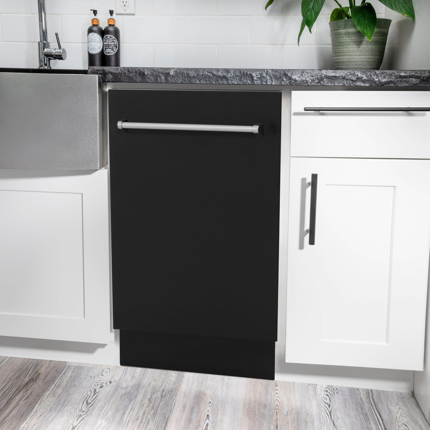 ZLINE 18" Tallac Series 3rd Rack Top Control Dishwasher with Traditional Handle, 51dBa [Color: Black Stainless Steel]