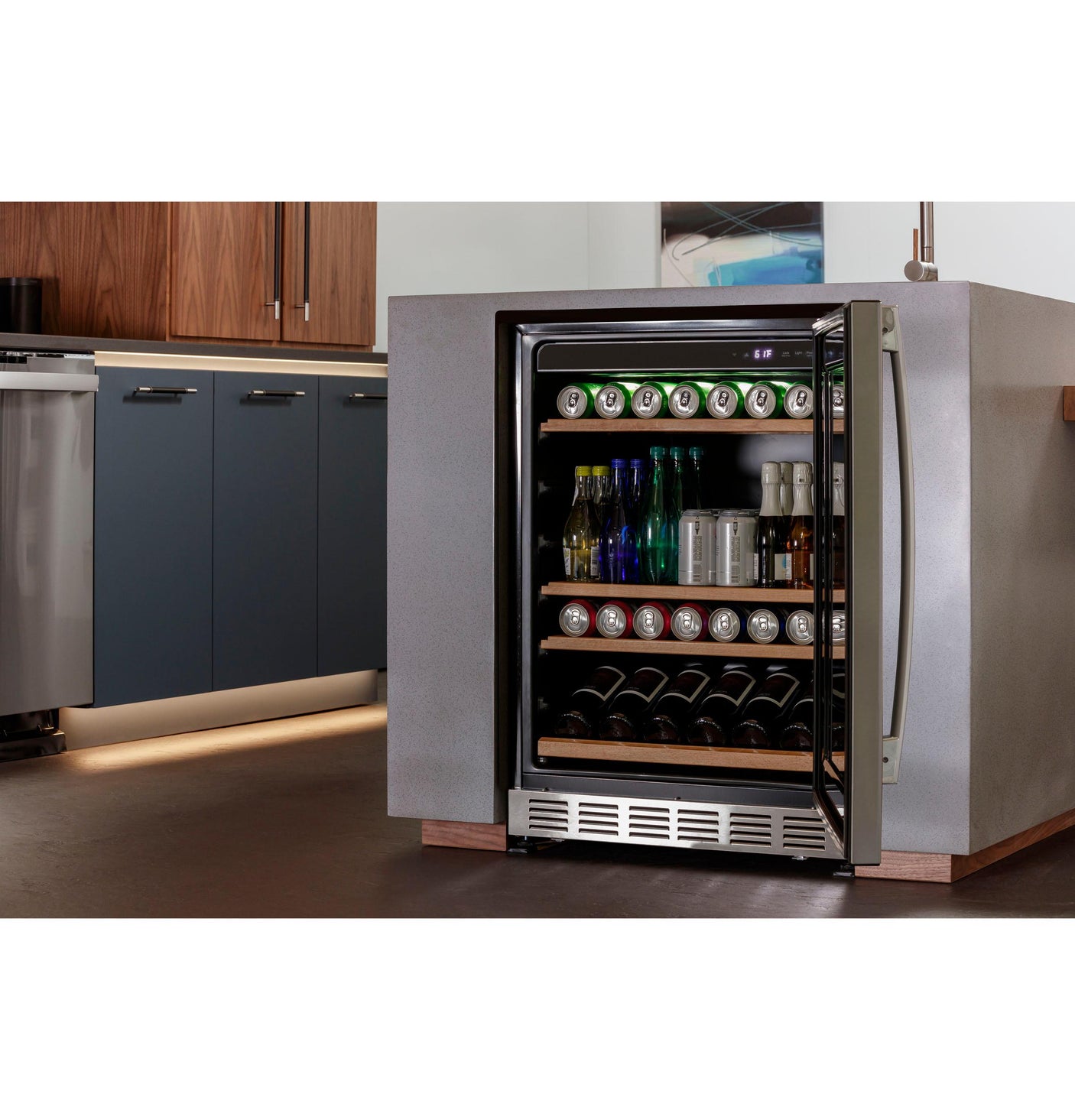 GE Profile™ 155-Can or 52-Bottle Beverage Center