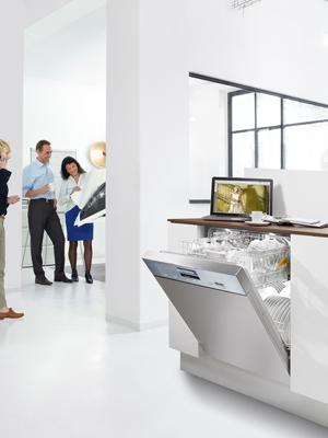 Integrated, Full-size Dishwasher