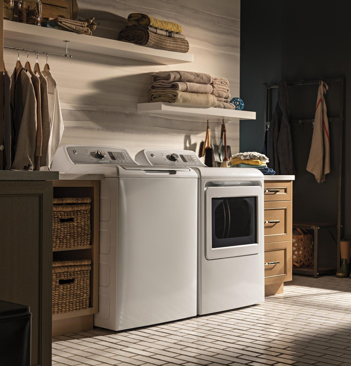 GE® 4.6 cu. ft. Capacity Washer with Stainless Steel Basket
