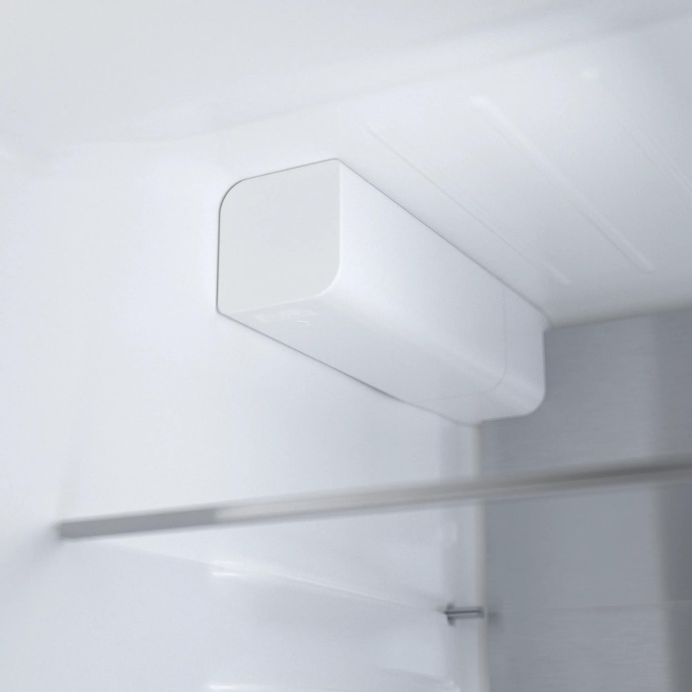 800 Series Free-standing fridge-freezer with freezer at bottom, glass door 24" White, Total No Frost