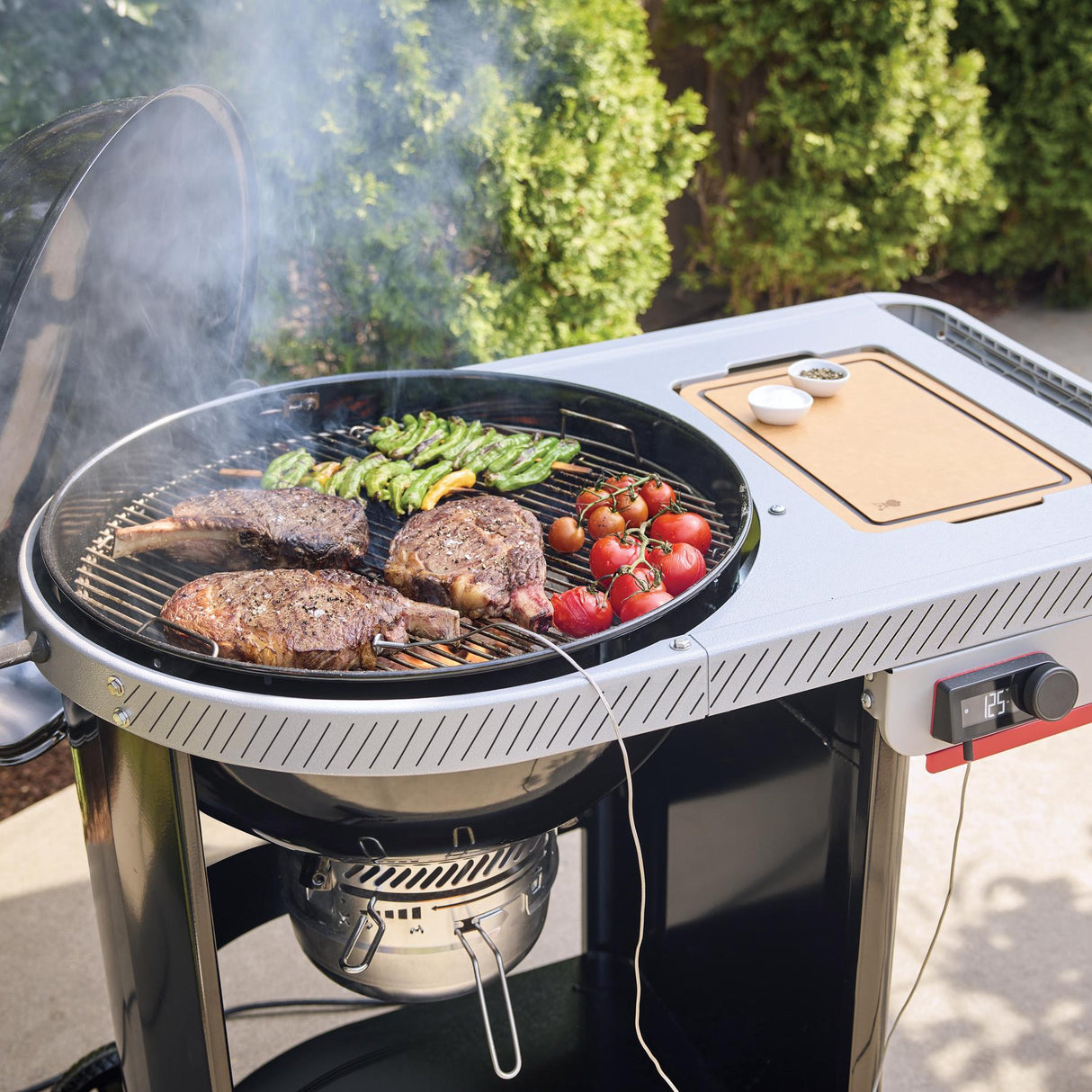 22 Performer™ Smart Charcoal Grill - Black