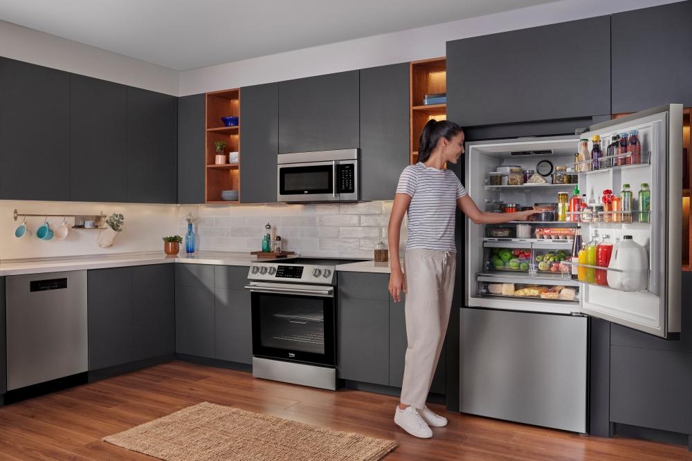 30" Bottom Freezer Refrigerator
