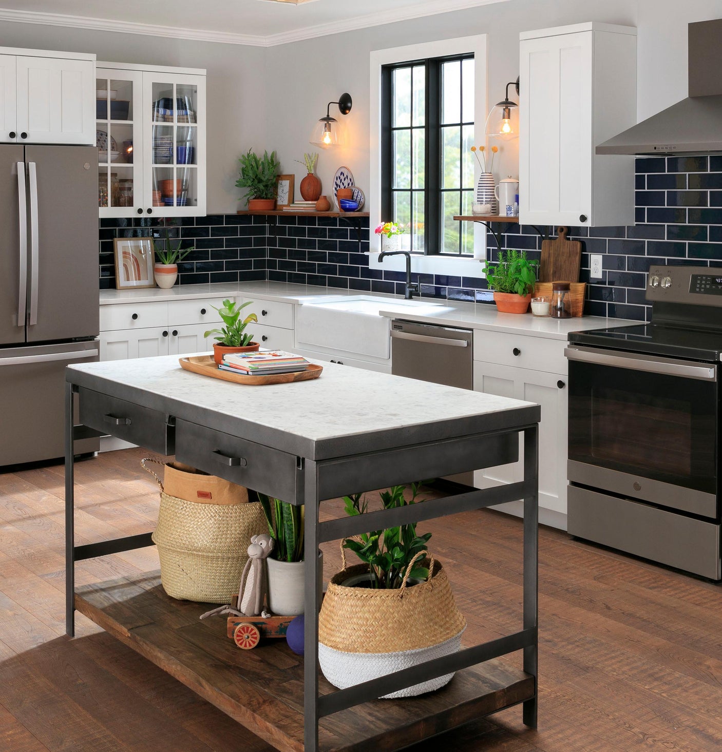 GE® 30" Wall-Mount Pyramid Chimney Hood