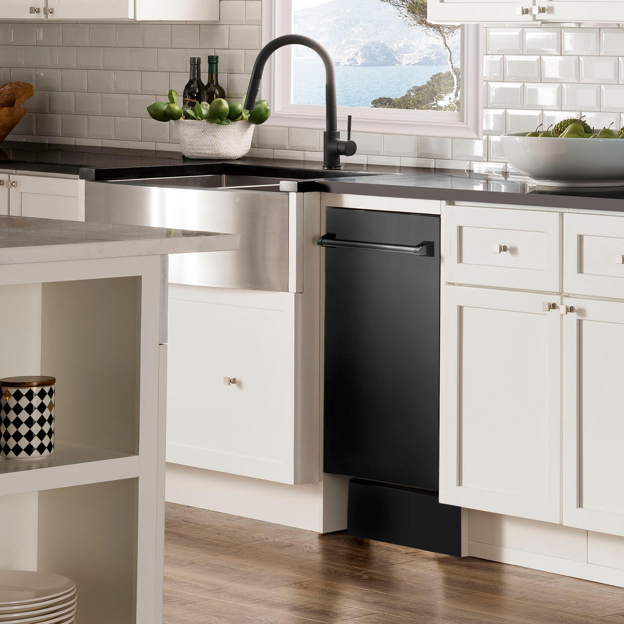 ZLINE 18 in. Compact Top Control Dishwasher with Stainless Steel Tub and Traditional Handle, 52dBa (DW-18) [Color: Black Stainless Steel]
