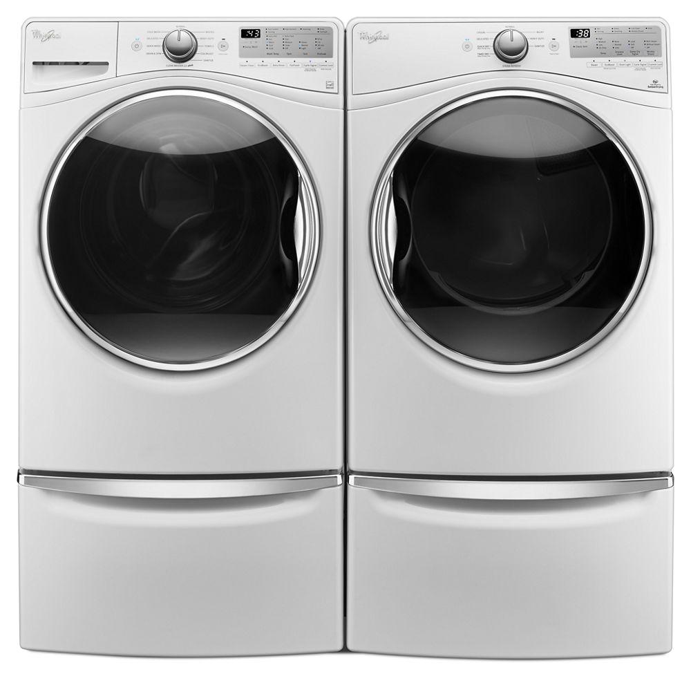 4.5 cu. ft. Front Load Washer with 12-Hour FanFresh® option