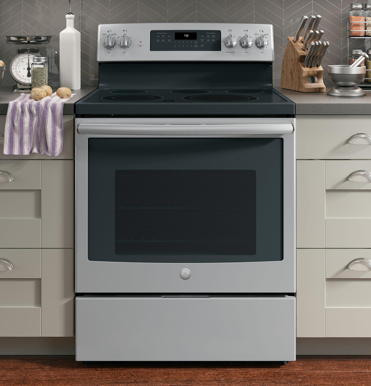 GE® 30" Free-Standing Electric Convection Range