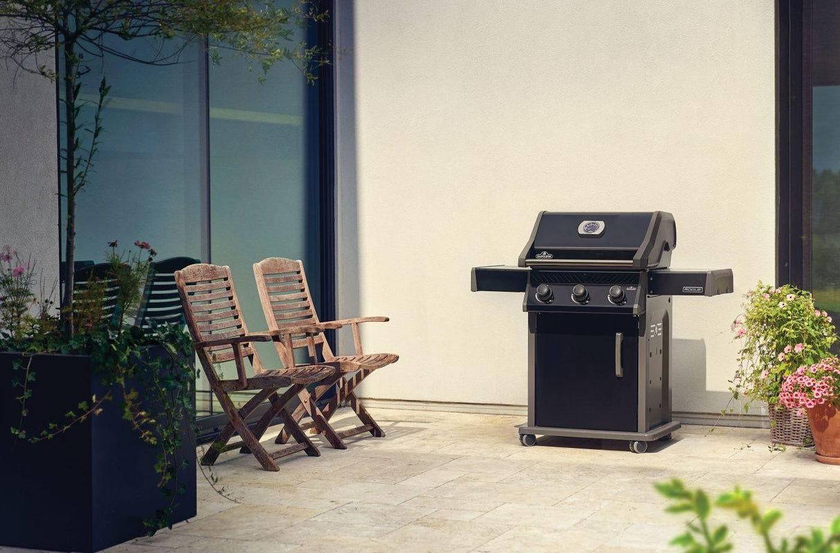 Rogue 425 with Stainless Steel Grids , Propane, Black