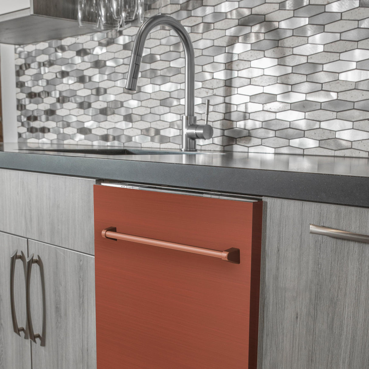 ZLINE 24 in. Top Control Dishwasher with Stainless Steel Tub and Traditional Style Handle, 52dBa (DW-24) [Color: Hand Hammered Copper]
