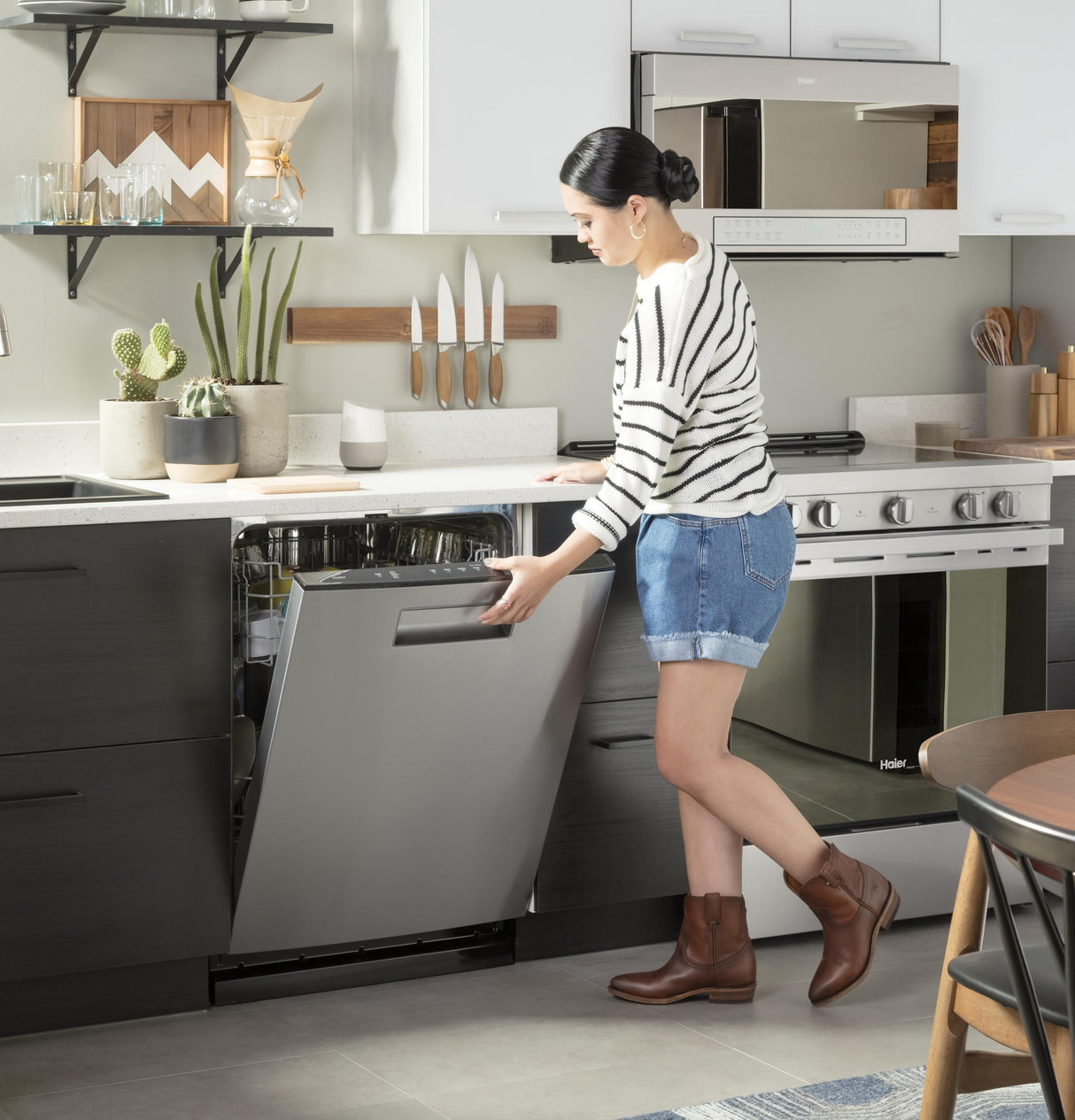 30" 1.6 Cu. Ft. Smart Over-the-Range Microwave Oven