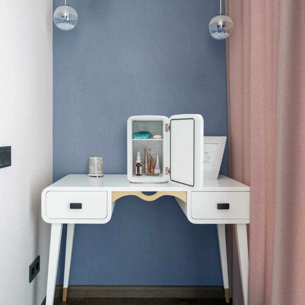 Danby 7.4L Mini Fridge with Mirror & Light in White