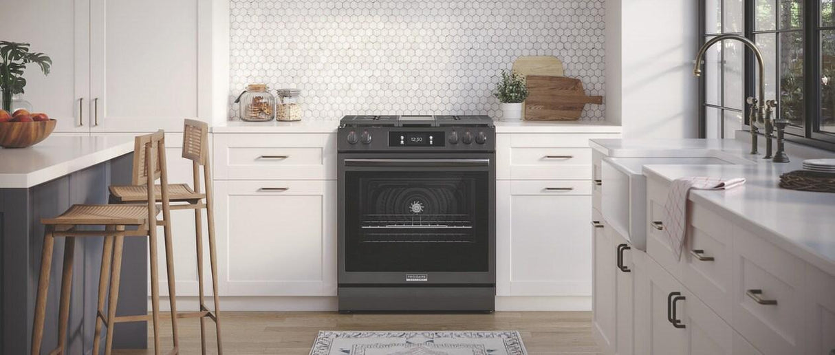 30" Front Control Gas Range with Total Convection