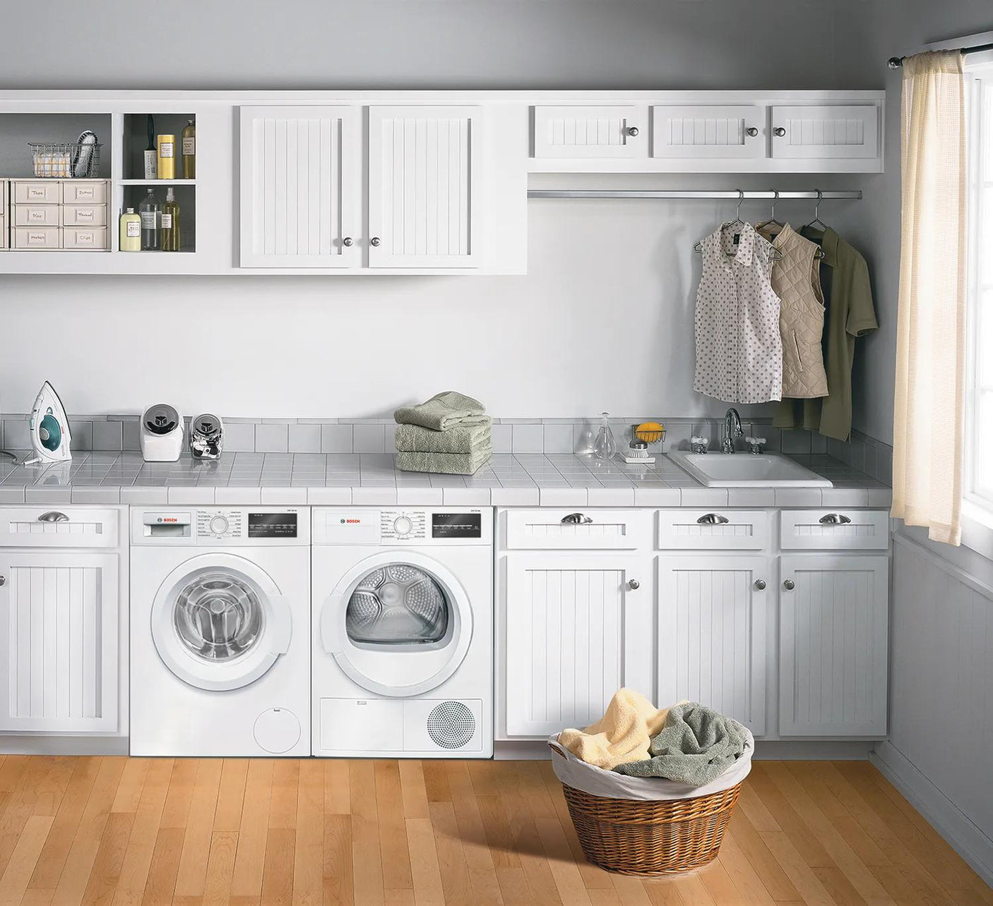 300 Series Compact Washer , White