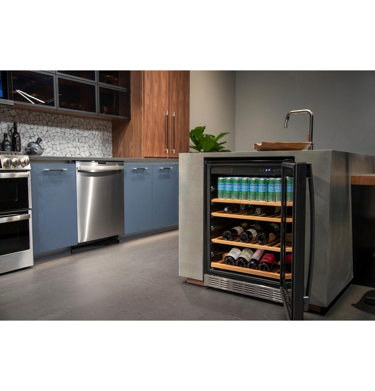 GE Profile™ 155-Can or 52-Bottle Beverage Center