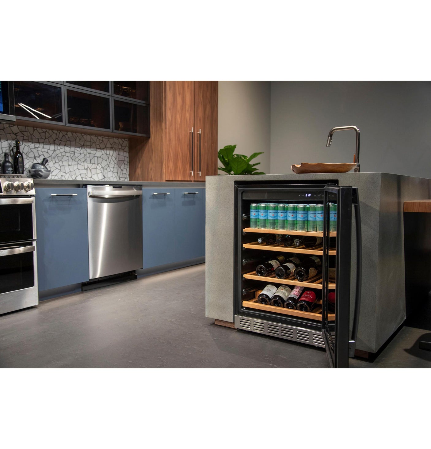 GE Profile™ 155-Can or 52-Bottle Beverage Center
