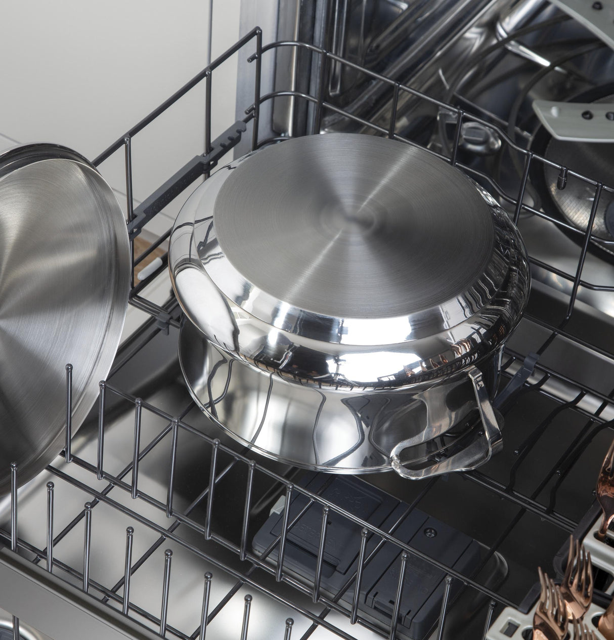 Café™ ENERGY STAR® Stainless Steel Interior Dishwasher with Sanitize and Ultra Wash & Dry in Platinum Glass