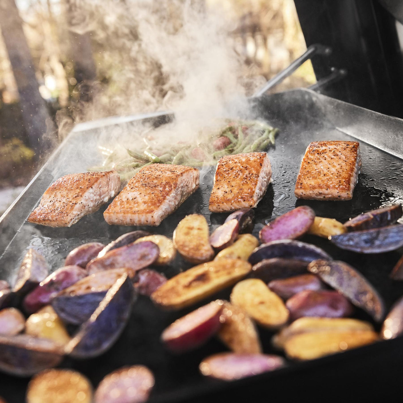 Slate® 30" Rust-Resistant Griddle with Extendable Side Table (Liquid Propane) - Black