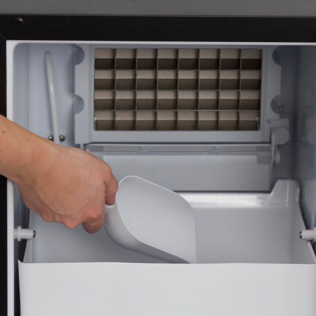 Avanti ELITE Built-in or Freestanding Ice Maker, 15"