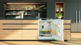 Fridge suitable for undercounter installation with EasyFresh
