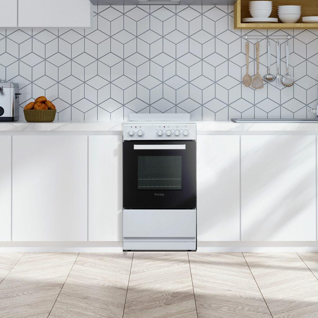 Danby 20" Wide Electric Range in White ()