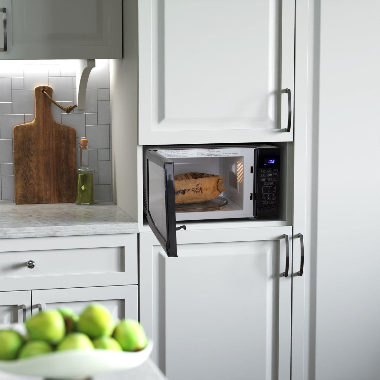 Avanti 0.9 Cu. Ft. Microwave Oven, Digital - White