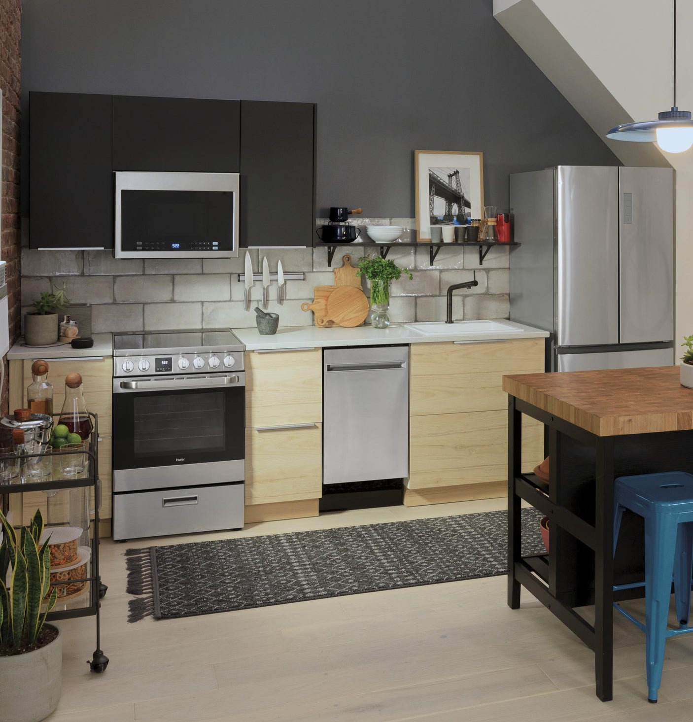 Haier ENERGY STAR® 24" 2.9 Cu. Ft. Electric Range